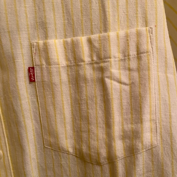 Short sleeve Levi’s button down shirt - Picture 3 of 3